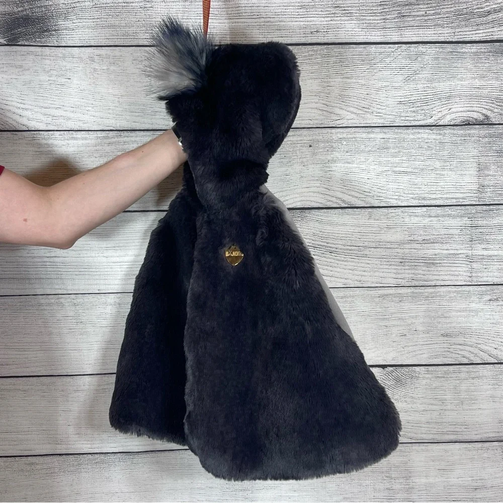 Bandits Girls Gray Faux Fur Cape Sz M